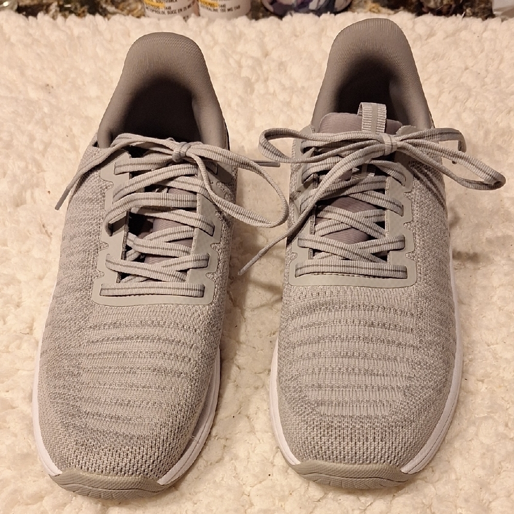 womens OrthoFeet Gray Lace Up Sneakers Size 8D. LIKE NEW